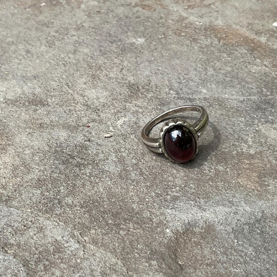 Garnet raspberry color gem silver Ring size 7 - image 5