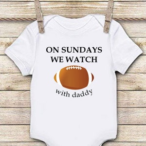 Am Sonntag sehen wir Fußball mit Daddy Cricut Bügelbild Download