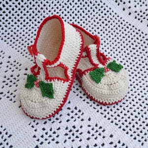 Thread crochet pattern for baby christmas booties, baby crochet booties, infant shoes, infant crochet christmas shoes, baby shoe pattern image 1