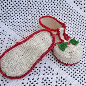 Thread crochet pattern for baby christmas booties, baby crochet booties, infant shoes, infant crochet christmas shoes, baby shoe pattern image 2