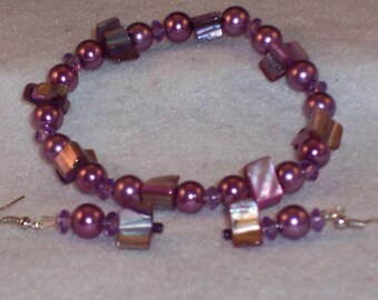 Wine/Purple Pearls with Dyed Mother of Pearl Stretch Bracelet. Matching Earrings. Free Shipping