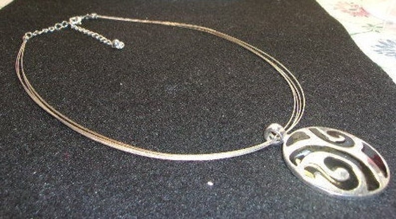 Free Shipping Vintage Silver and Black Round Pendant Necklace