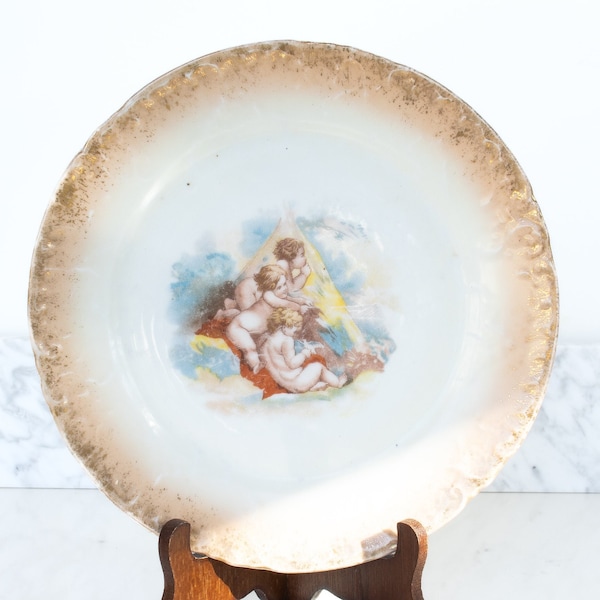 Assiette Ange Chérubin Antique en Porcelaine de Limoges ; Du XIXe au début du XXe siècle, bord festonné