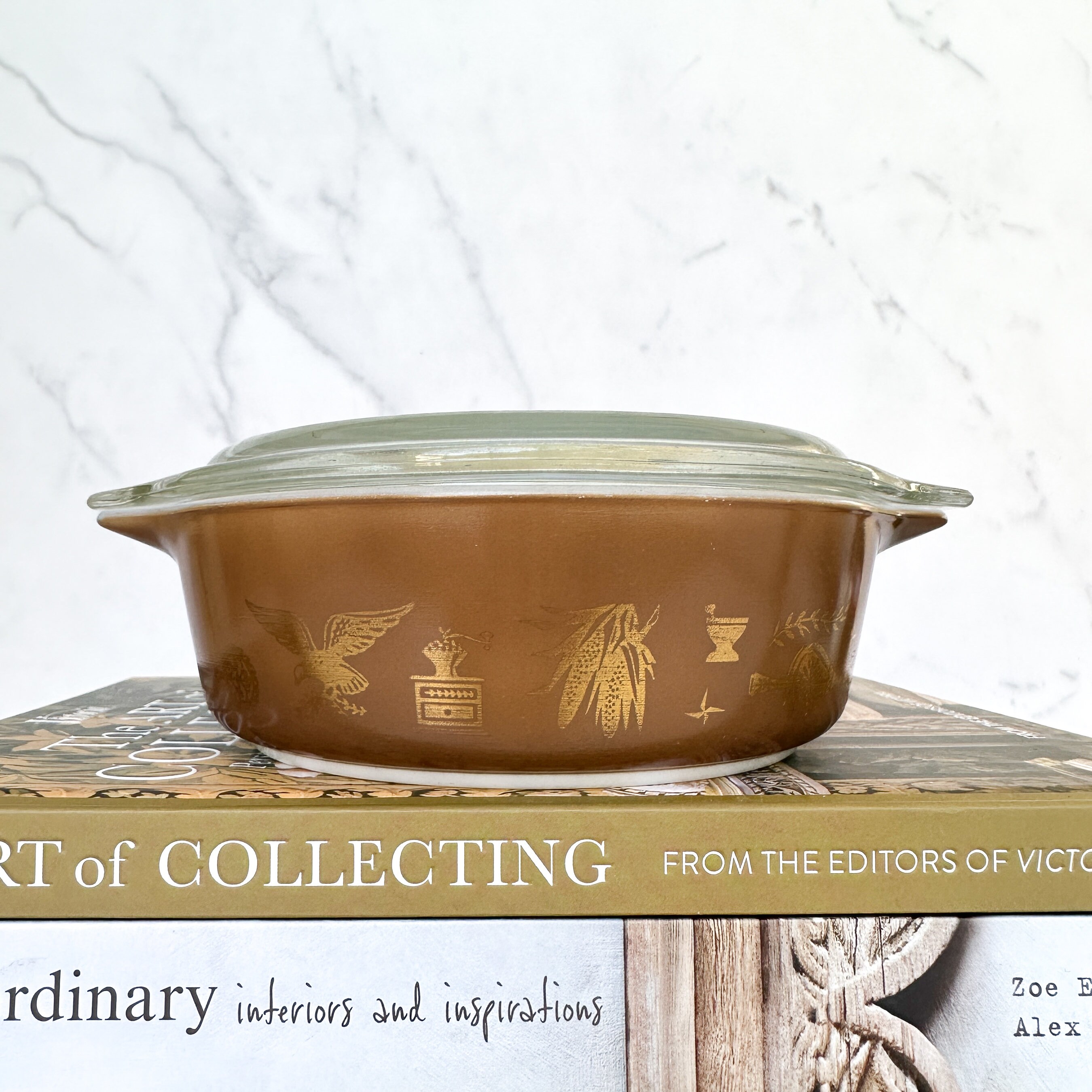 Corning Inc. (New York, USA) Pyrex Butterfly Gold 1 Quart Divided