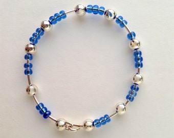 Sterling silver blue bangle, Blue bead bracelet, Handmade beaded bangle, Sterling silver wire bangle, Gift for her, Glass bead bangle