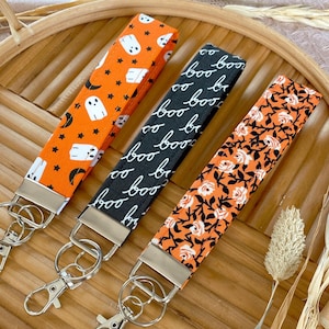 Halloween Wristlet Keychain, Girly Keychain, Fall Key Fob Wristlet, New Car Gift, Aesthetic Keychain Wristlet, Ghosts keychain for woman