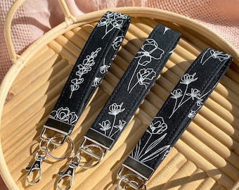 Wristlet Keychain, Floral Key Fob Wristlet, Keychain Wristlet Lanyard, Modern keychain for woman, Flower Boho Keyfob Car Accessories