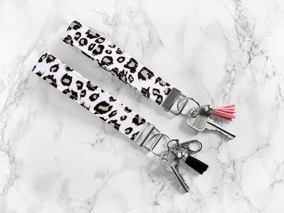 Wristlet Keychain, Cheetah Key Fob Wristlet, Leopard Keychain Wristlet Lanyard, Modern keychain for woman, Boho Keyfob