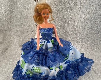 11.5 inch doll clothes. Blue ruffled dress that will fit the Barbie. Blue dress with lace ruffles that will fit the Barbie