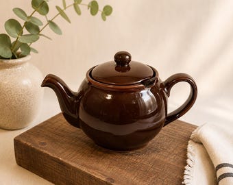 Chatsford 6-Cup Teapot in Rockingham Brown | Stoneware Teapot with Mesh Infuser | Loose Leaf Tea Pot | English Tea Service
