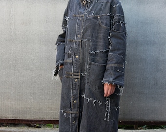 Abrigo de mezclilla gris roto, bata de jeans de gran tamaño, ropa de algodón desgastada unisex, abrigo harapiento, chaqueta larga de mezclilla gris, tela holgada extravagante