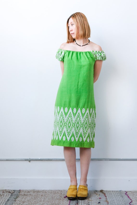 Vintage 1960s Green Puff Sleeved Geometric Embroi… - image 2