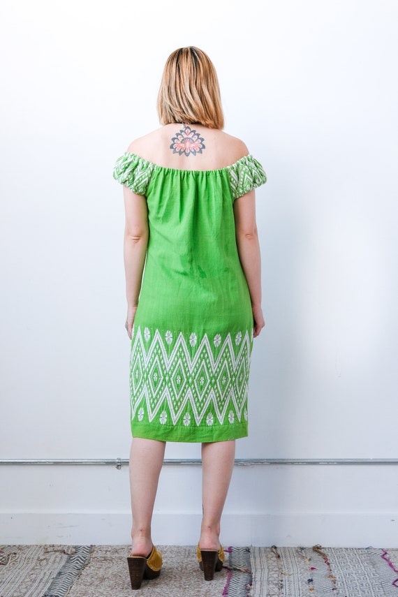 Vintage 1960s Green Puff Sleeved Geometric Embroi… - image 5