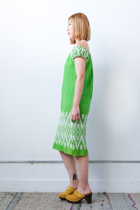 Vintage 1960s Green Puff Sleeved Geometric Embroi… - image 3