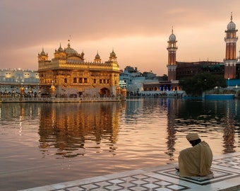 India Photography, Sikh Wearing Yellow, Meditating, Golden Temple, Amritsar, Holy Lake, Sikh Photo, Yoga Wall Art, India Fine Art Print