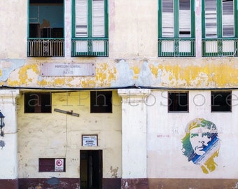 Cuba Street Photography: Graffiti Portrait of Che Guevara in Havana. Cuban Wall Art, Havana Photos, Cuba Graffiti