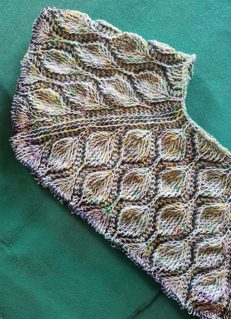 Tunisian Crochet PATTERN for cropped Cardigan. Leaf Spades Motif. Brioche Design. Free Video Tutorial, easy Instructions. Embossed Leaves image 4