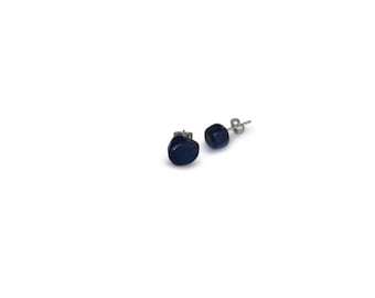 Lapis lazuli stud earrings, natural lapis lazuli, nuggets, 8-10 mm, 925 silver