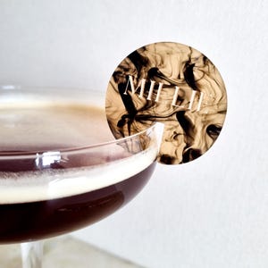 Spersonalizowany znacznik do drinków weselnych z imieniem l Etykiety do drinków na wieczór panieński l Nowoczesne etykiety do drinków l Etykieta do drinków wielokrotnego użytku l Niestandardowe zawieszki do drinków