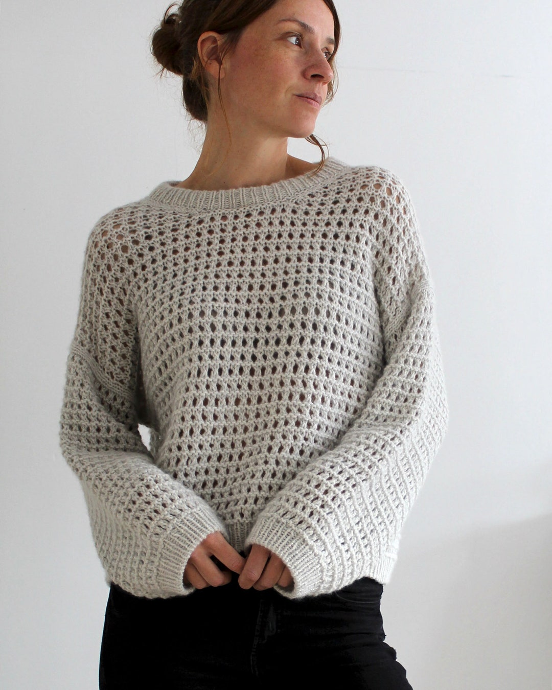 【YOURNUS】Looming Mesh Stripe Knit White Stripe Mesh Fischer Sweater | Tnuck Sport