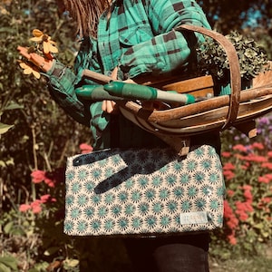 Small Dandelion Garden Kneeler