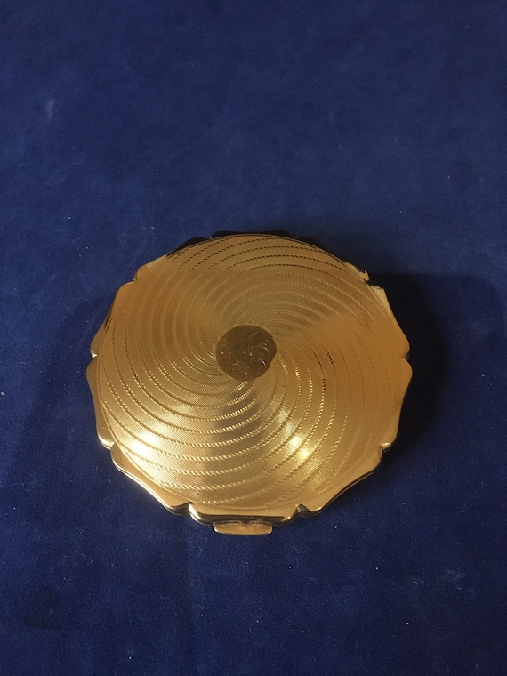 Lucky Gold Novelty Powder Compact Made In England by Vanity Fair c1950/'s .