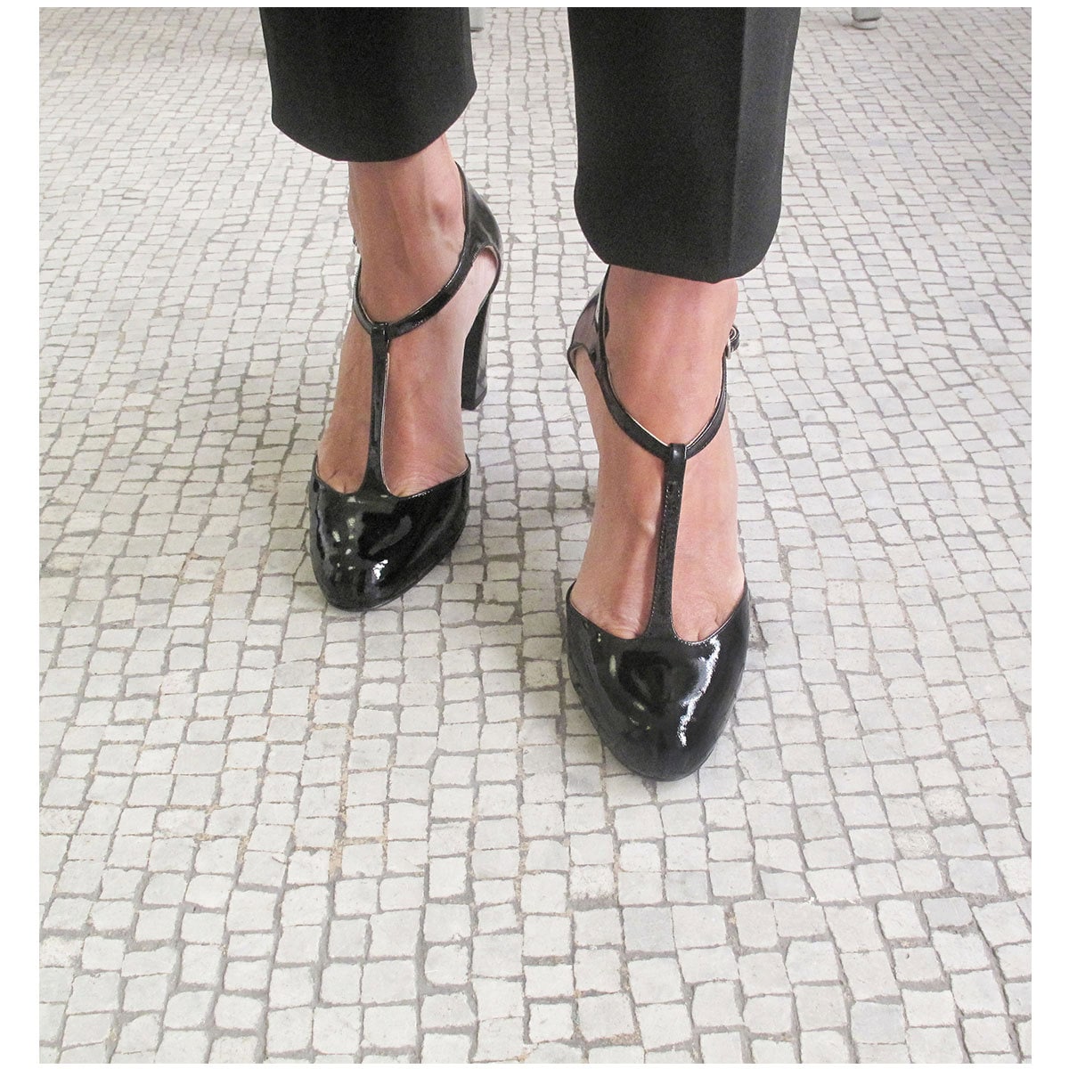 Vintage Style T-strap Shoes. Women Black Leather and Patient 