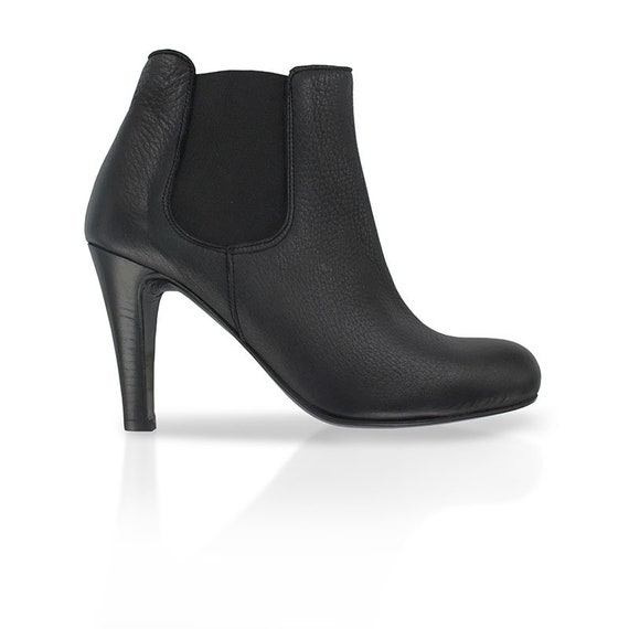 black chelsea boots womens with heel