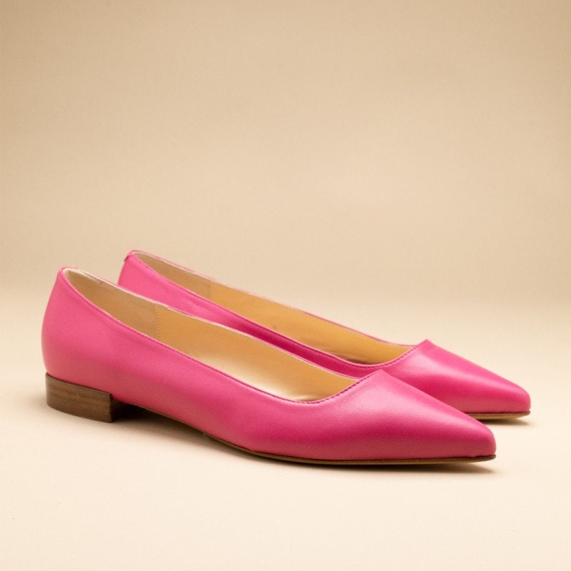 Pink pointed deals flat shoes