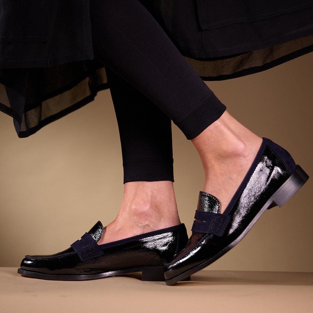 Mocasines de charol negro y azul marino para mujer, Mocasines azul