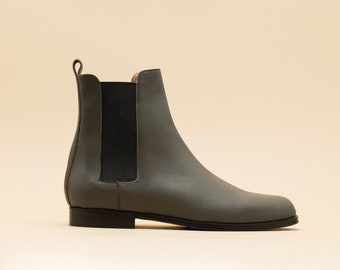 Flat khaki gray leather Chelsea boots, Women's Italian leather Chelsea boots, Women's flat slate calfskin ankle boots