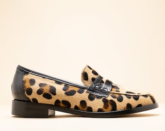 フラットシューズ Carel Leopard Print Penny Loafers With Glossy Finish Woman Leopard Print Loafer, Woman Loafer, Leopard Print Flat