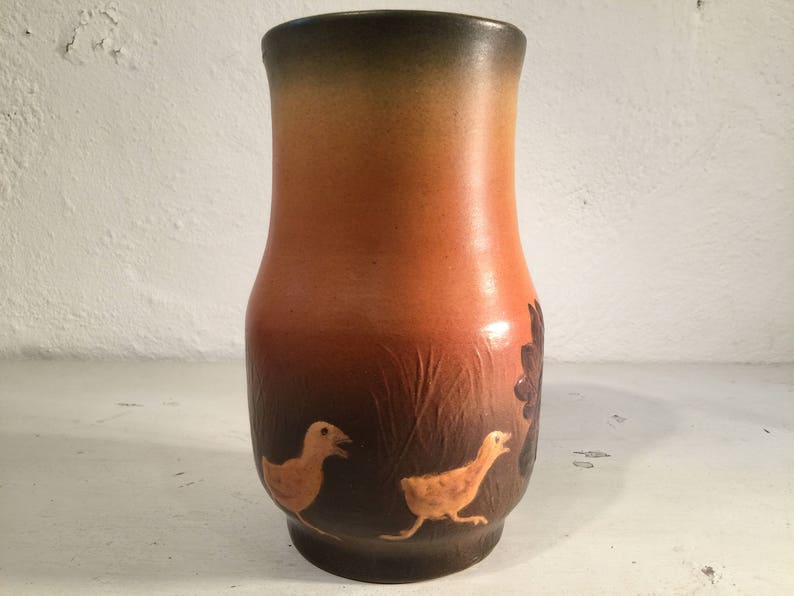 On Quirky Sunday we bring you a hen with chickens vase by Ipsen/'s Widow to make U : or wonder...
