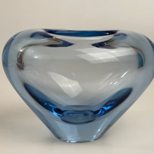 Big heart shaped Aqua blue vase by Per Lutken (Per Lütken) for the Danish glassworks Holmegaard. Scandinavian mid century interior design.
