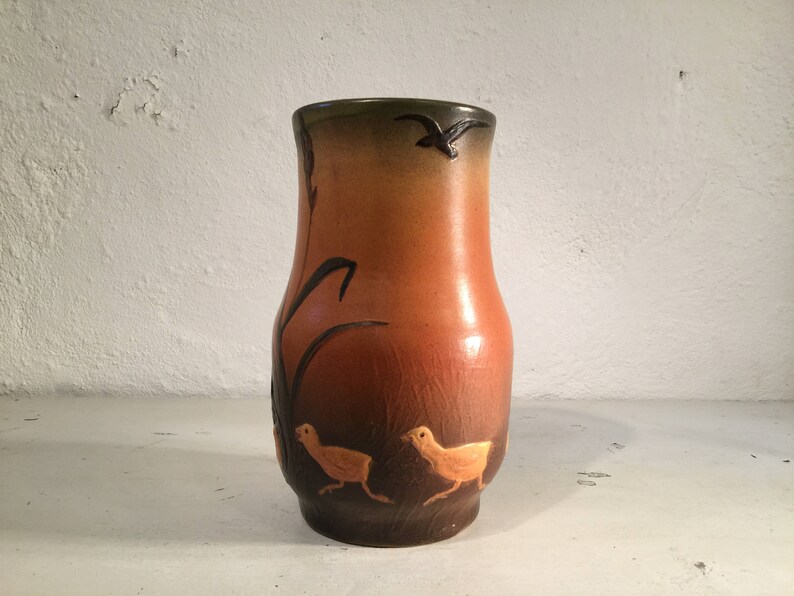 On Quirky Sunday we bring you a hen with chickens vase by Ipsen/'s Widow to make U : or wonder...