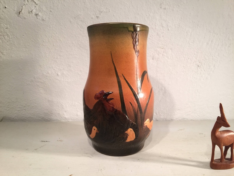 On Quirky Sunday we bring you a hen with chickens vase by Ipsen/'s Widow to make U : or wonder...