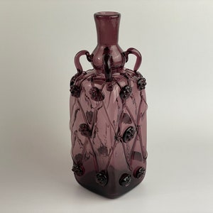 Beautiful old purple glass bottle / vase with glass threads and rosettes, first half of the 20th Century