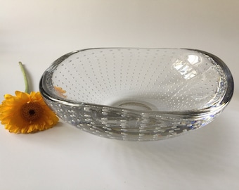 Swedish art glass bowl with bubbles by artist Vicke Lindstrand for Kosta in Sweden in the 1950s