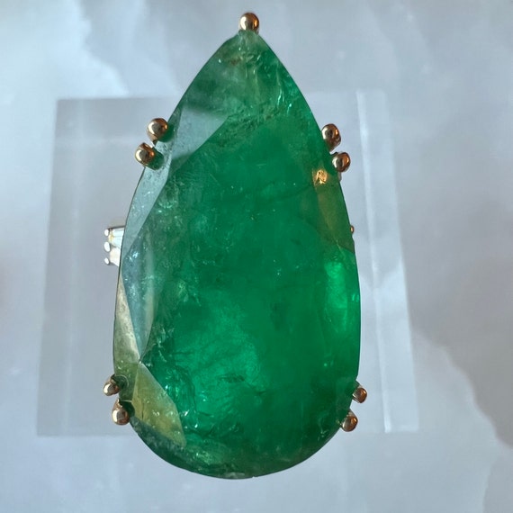 27.25 Carat Natural Green Emerald and Diamond Sol… - image 7