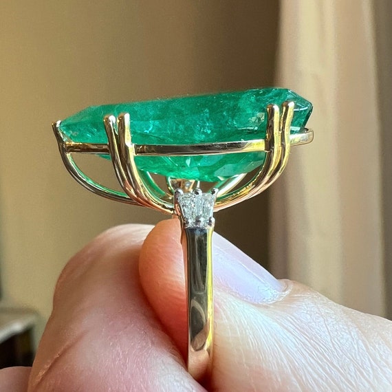 27.25 Carat Natural Green Emerald and Diamond Sol… - image 10