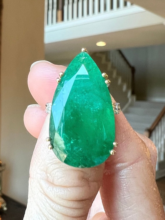 27.25 Carat Natural Green Emerald and Diamond Sol… - image 1