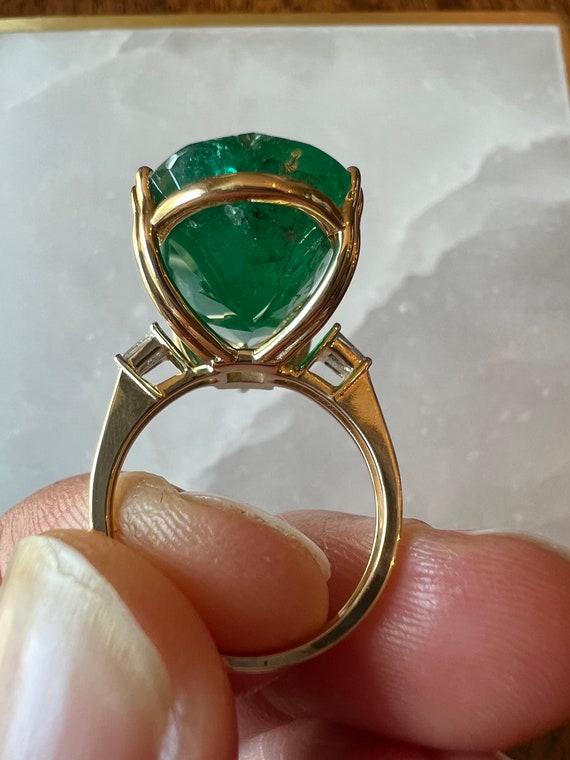 27.25 Carat Natural Green Emerald and Diamond Sol… - image 6