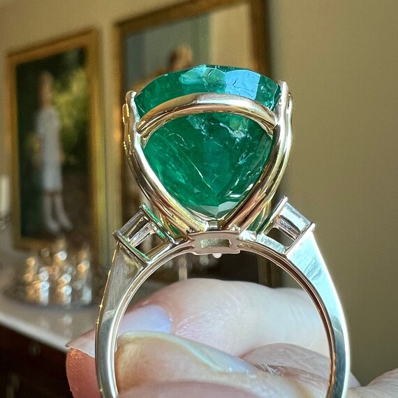27.25 Carat Natural Green Emerald and Diamond Sol… - image 9