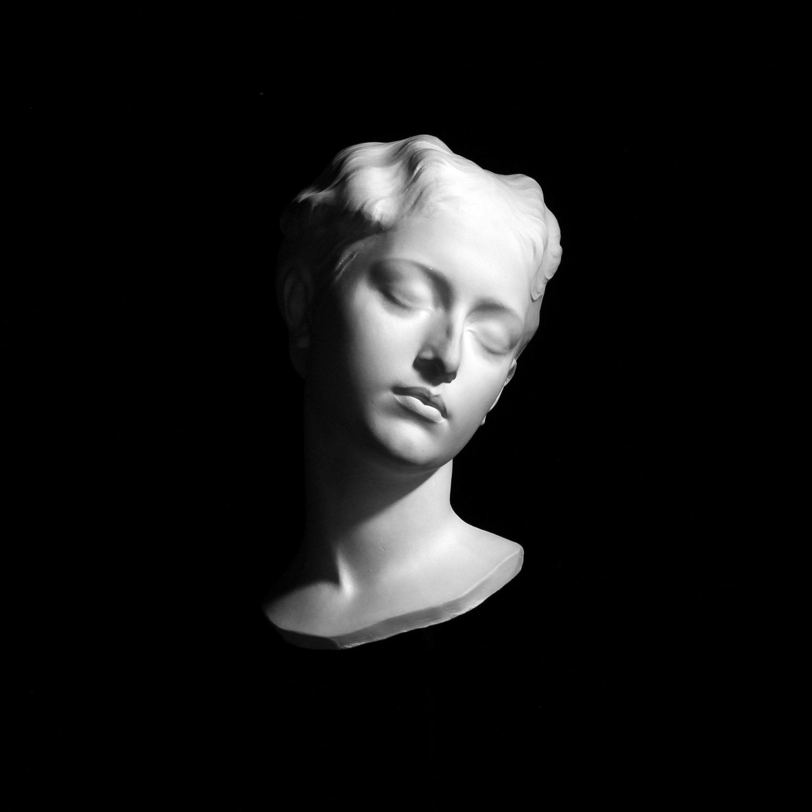 チェッリーニ作「少女の肖像」、フェイスマスクの石膏像、古代ギリシャ