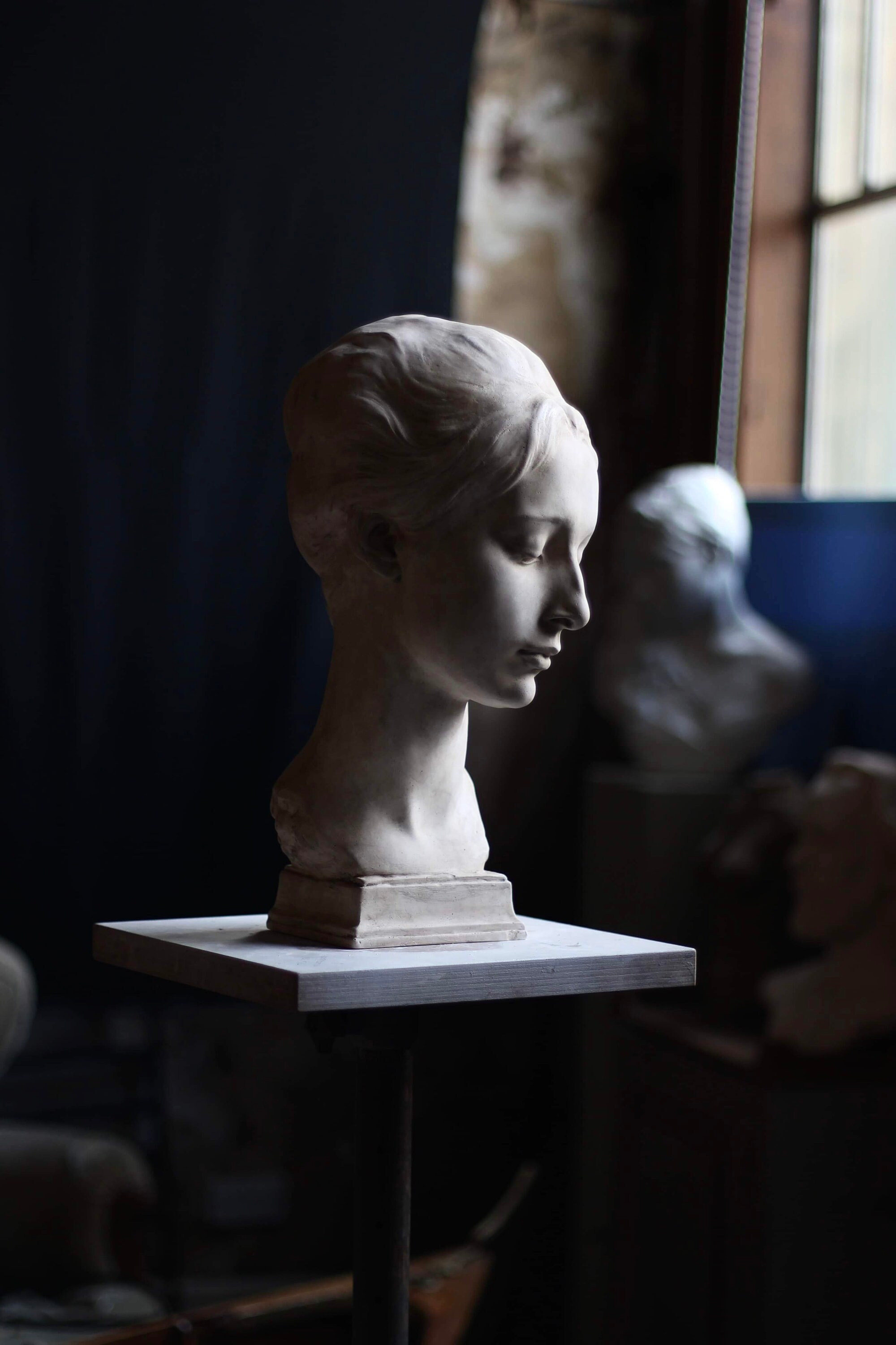 白い石膏製 女性像 彫刻 美しい彫刻が施された白い大理石の女性像| Alibaba.com