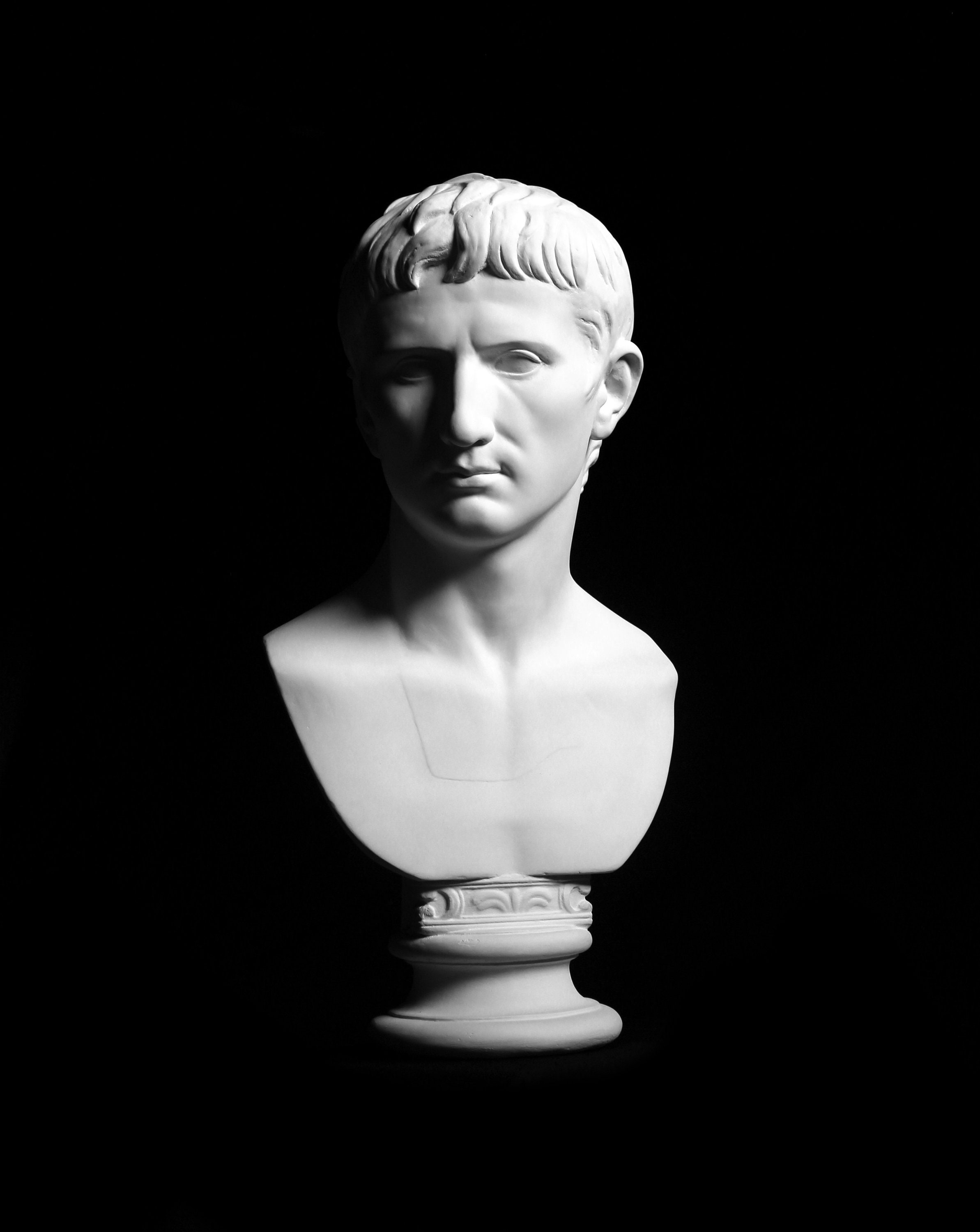 シーザー・アウグストゥス肖像胸像、ローマ皇帝の大型複製石膏像