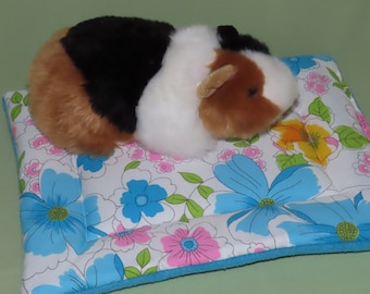 Cuddly pillow for guinea pigs, dwarf rabbits and other rodents. Pillows, blankets, cuddly places, beds for guinea pigs etc