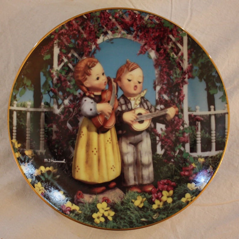 Vintage M. I. Hummel Little Musicians Decorative Porcelain Plate, E5806 image 1