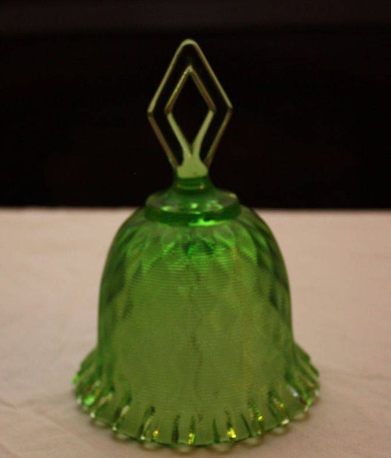 Vintage Fenton Threaded Diamond-Optic With Diamond Handle Bell, Springtime Green 8465 GT image 8