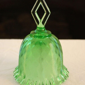Vintage Fenton Threaded Diamond-Optic With Diamond Handle Bell, Springtime Green 8465 GT image 1